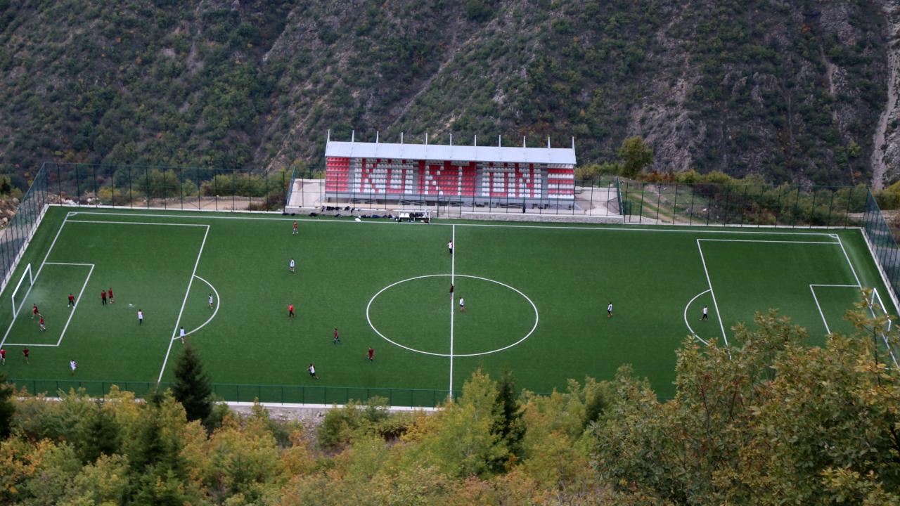 “Burası Ottmar Hitzfeld stadı olsa beğenirdiniz ama burası Kürtün”