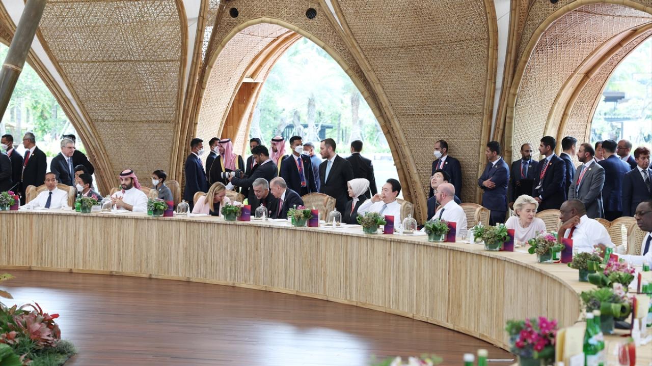 Liderlerle öğle yemeği