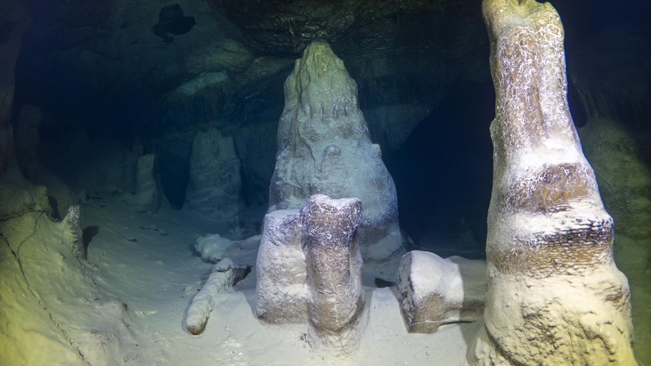 "Su altının Pamukkale`si"