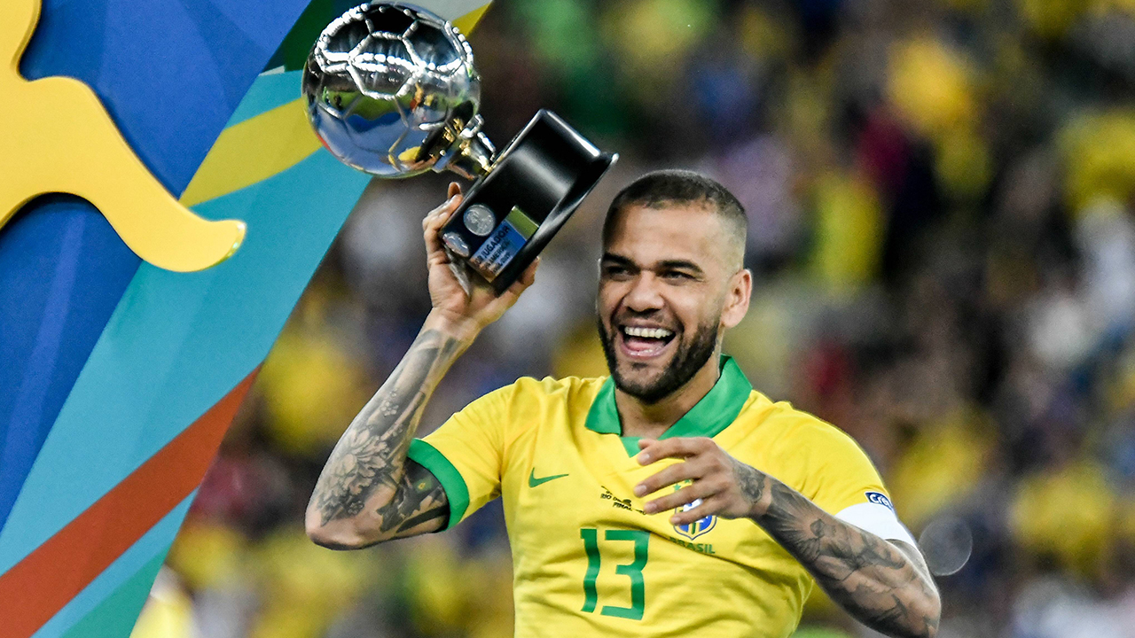 Dani Alves - Brezilya (39 yaşında)