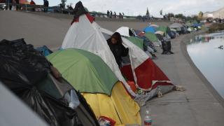 Meksika'daki kampta bulunan göçmenlerin bekleyişi sürüyor
