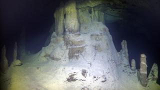 Doğu Akdeniz'de 5 yıl önce keşfedilen su altı mağarası görüntülendi