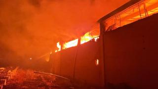 Uşak'ta tekstil deposunda yangın