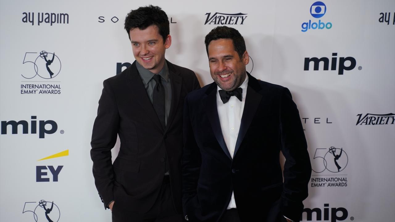 Ödül törenine Asa Butterfield da katıldı.