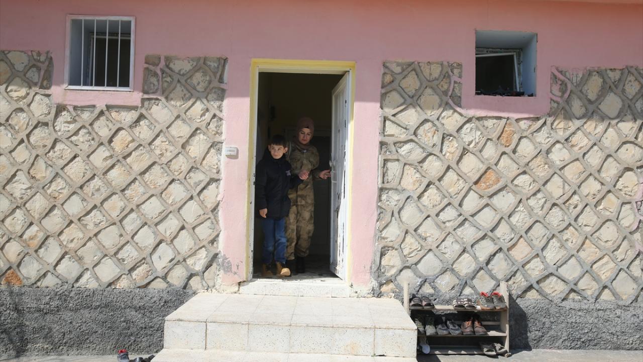 "Babasının izinde, kimseye pabuç bırakmadan görevini icra ediyor"