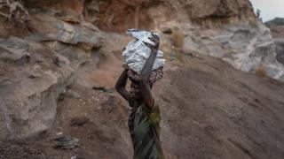 Burkina Fasolu granit işçilerinin zorlu mesaisi