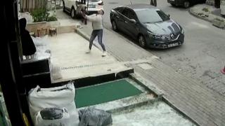 3. kattan düşen kediyi havada yakaladı