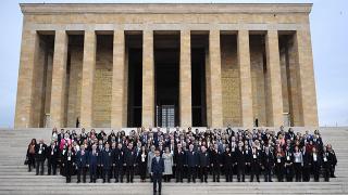 Bakan Özer, 81 ilden gelen öğretmenlerle Anıtkabir'i ziyaret etti