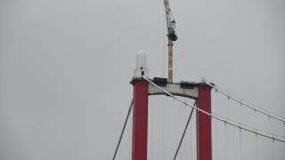 1915 Çanakkale Köprüsü'nün kulelerine top mermisi figürleri yerleştiriliyor