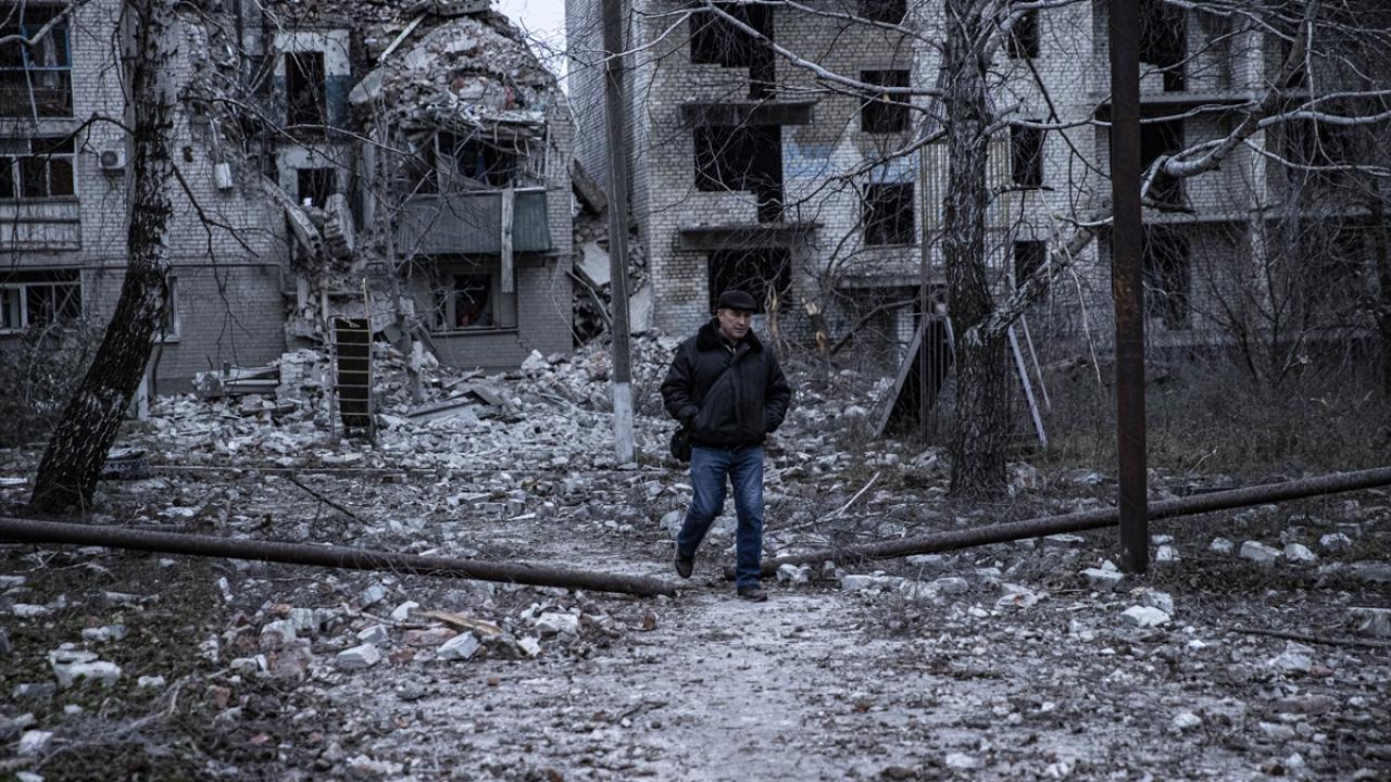 BAHMUT`A YAKIN VE SAVAŞIN YARALARINI TAŞIYAN ŞEHİR