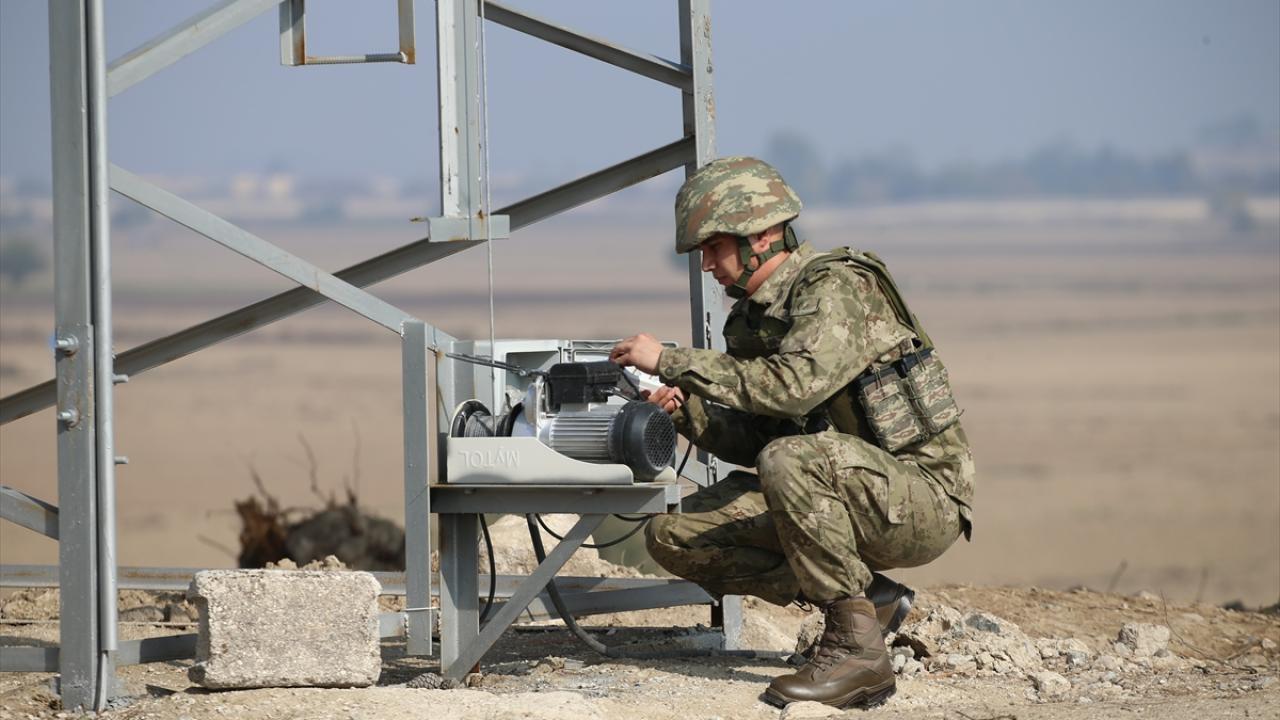 Sınır hattı boyunca gözetleme sistemleri etkin şekilde kullanılıyor