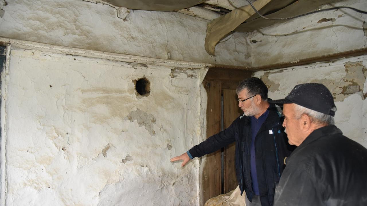 "Duvarlarında ve evin içinde kurşun izleri var"