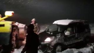 Siirt'te yoğun kar: Mahsur kalan yolcular kurtarıldı