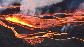 Mauna Loa'daki lav akışı havadan görüntülendi