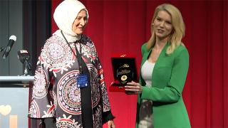 Türk Arşivciler Derneği'nden Pelin Çift'e ödül