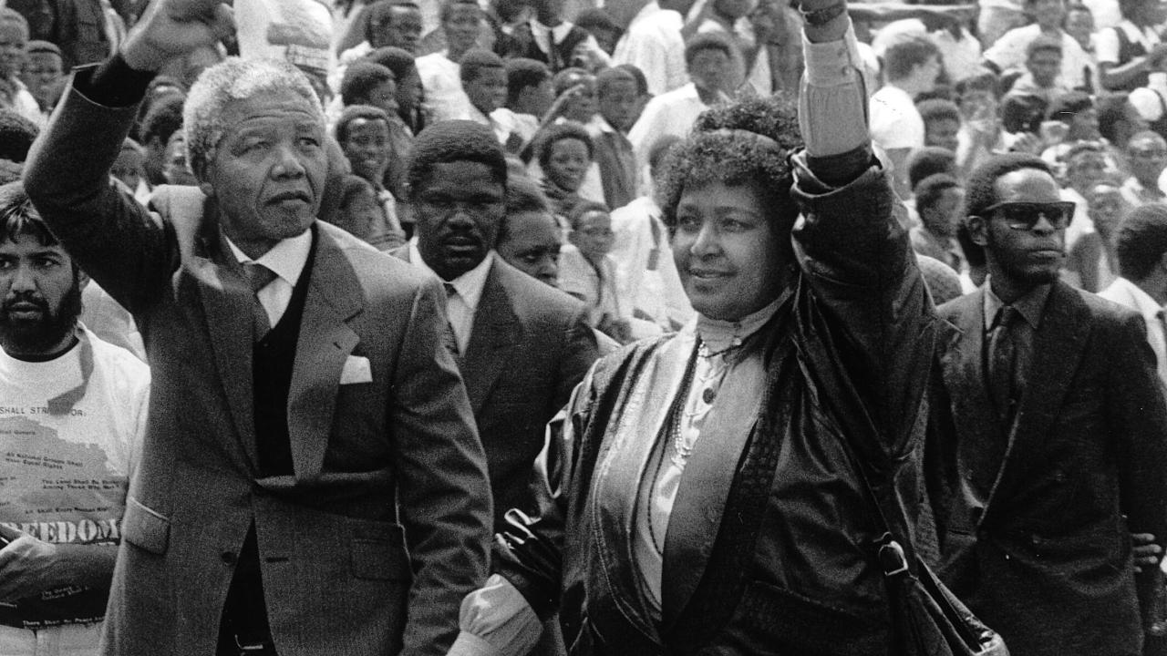 Irkçılıkla mücadeleye adanmış bir ömür: Nelson Mandela