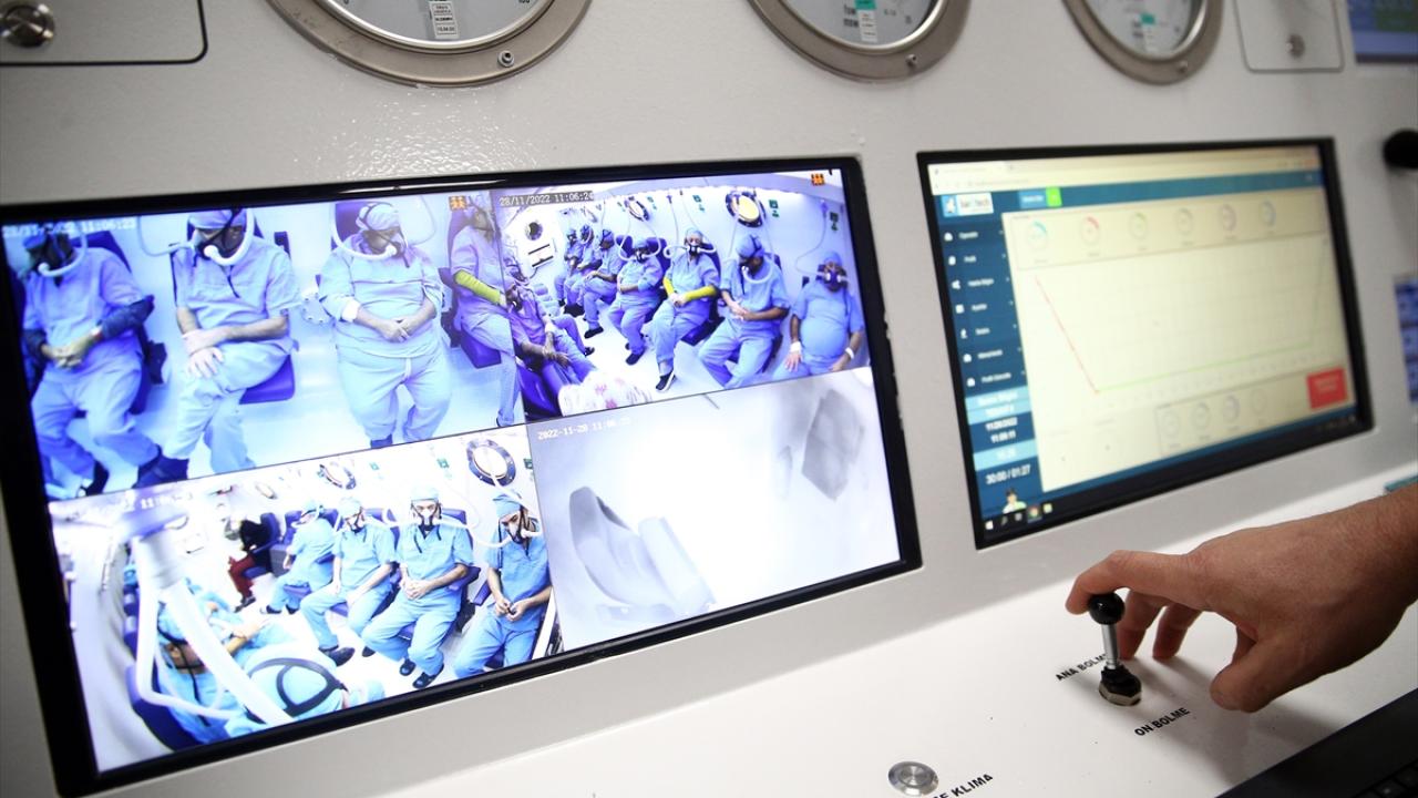 Hastaların olduğu oda kameralarla izleniyor