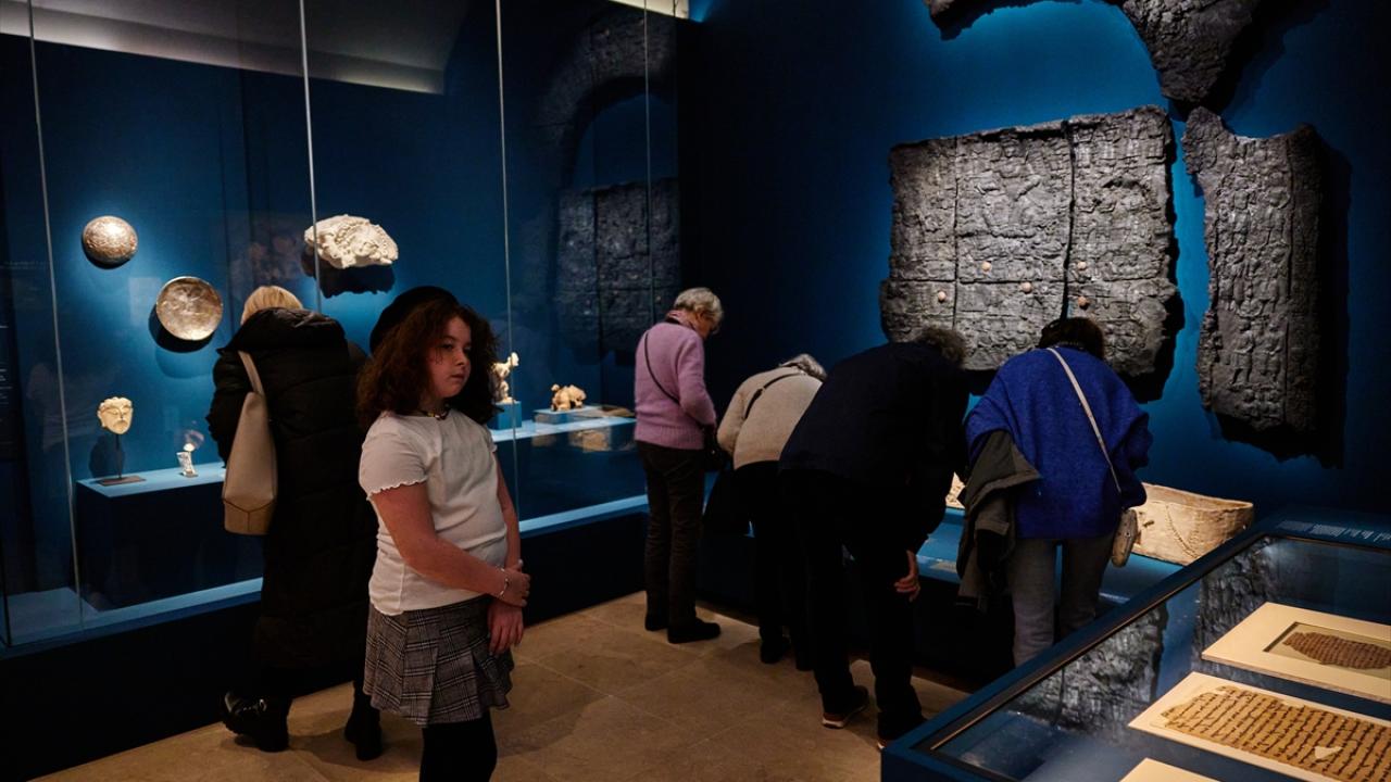 ESERLER 5 BÖLÜM HALİNDE SERGİLENİYOR