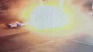 Drift yapmak isterken akaryakıt pompasına çarptı