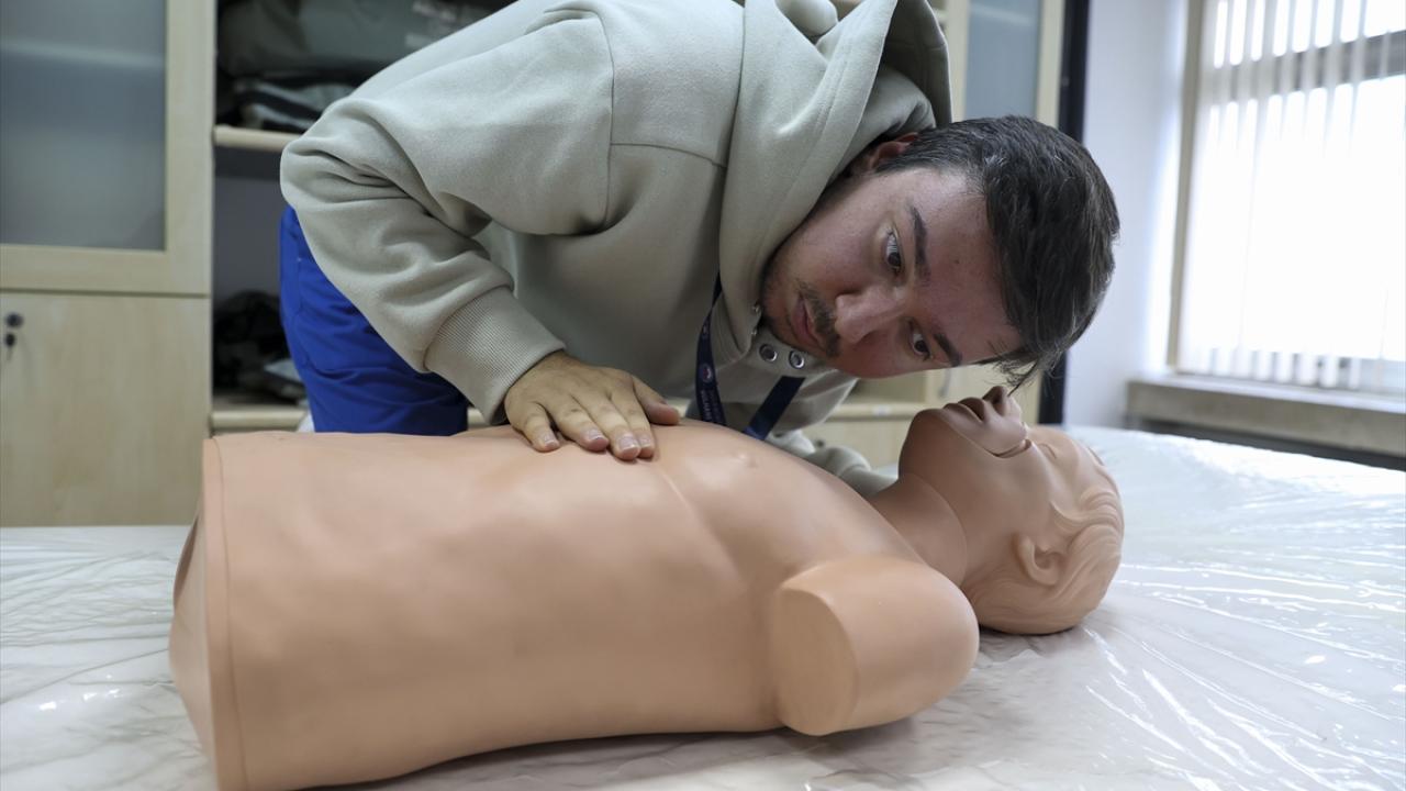 En çok yapılan yanlış müdahale, bilinci kapalı hastaya su içirilmesi