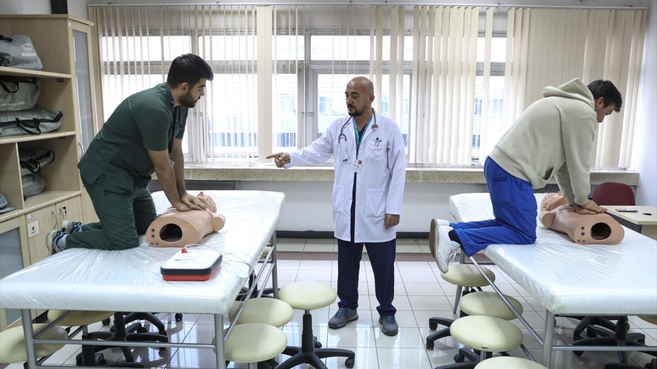 Çocuk ve erişkine uygulanan acil müdahaleler farklı