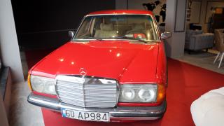 Dedesinin sattığı otomobili 11 yıl sonra bulup, babasına hediye etti