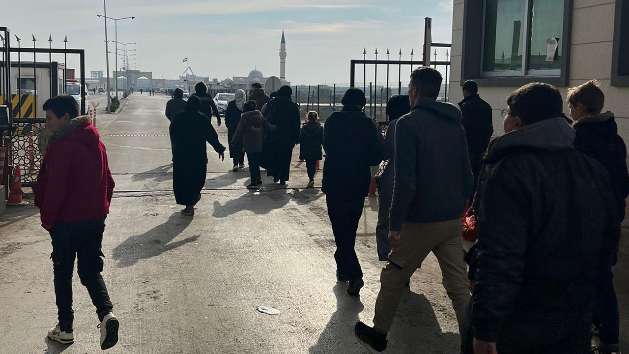 Kilis'te yakalanan 24 düzensiz göçmen sınır dışı edildi