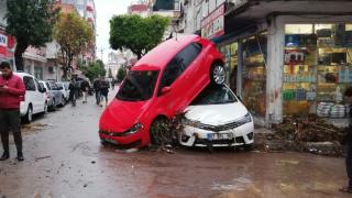 Antalya'da sel: Kumluca ve Finike'de okullar tatil edildi
