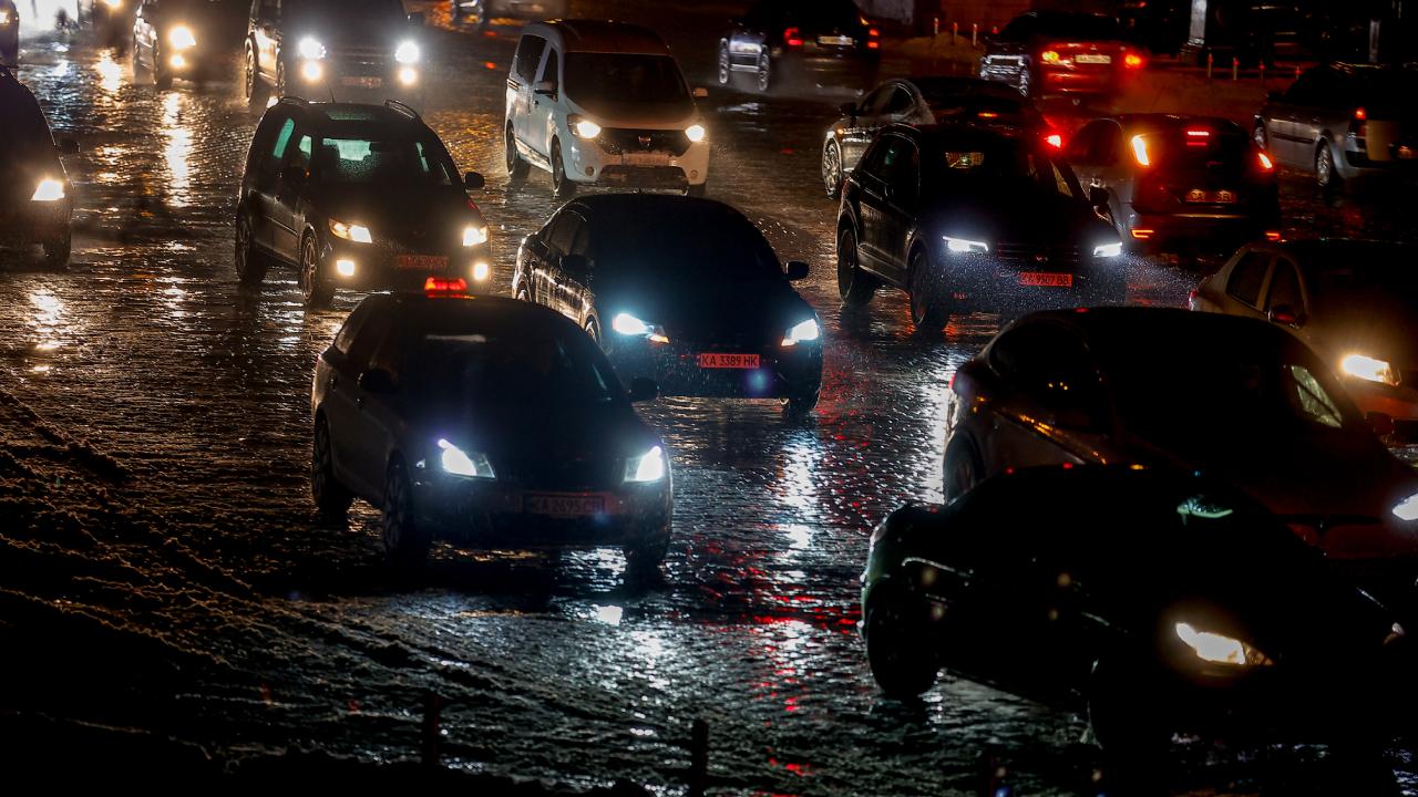 Altyapısı hasar gören Kiev'de elektrik kesintileri kısmen sürüyor