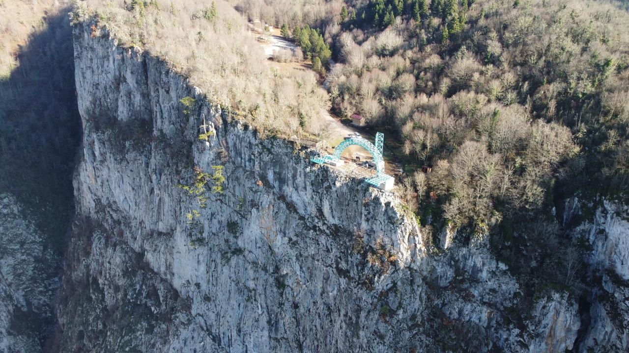 Kanyon zirvesine salıncak bir ilk