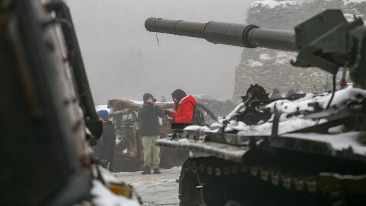 "Bu araçlar Ukrayna`da savaşın devam ettiğini hatırlatıyor"