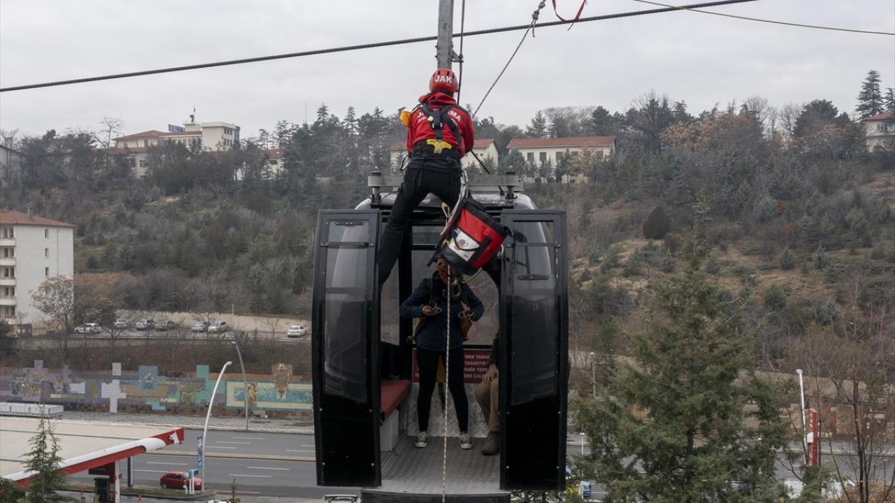 Eğitimler için gerçek mekanları tercih ediyorlar