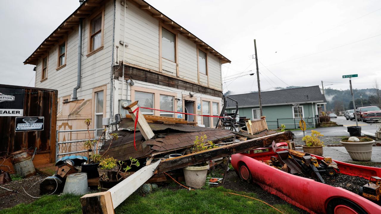 California'daki depremde 2 kişi öldü