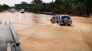 Tayland'da şiddetli yağış: Yüzlerce köy su altında kaldı