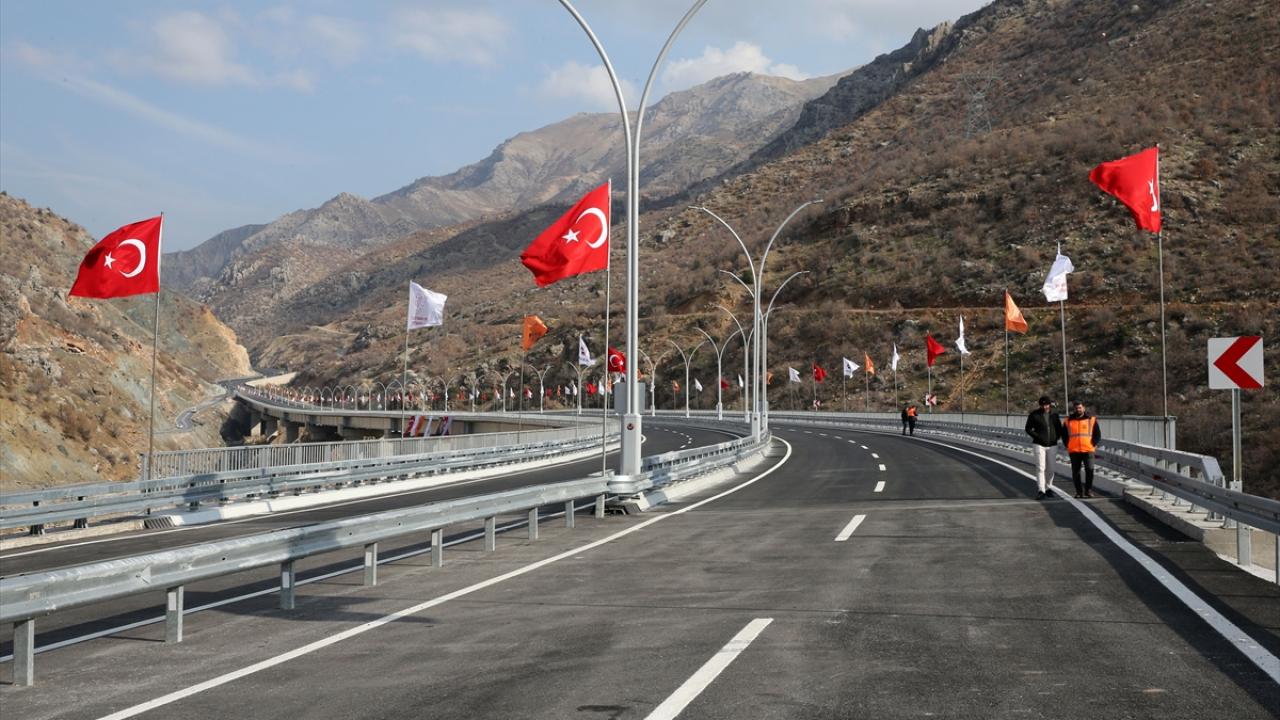 "Bitlis’in gündemi de artık yükselen refah etrafında şekillenecektir"