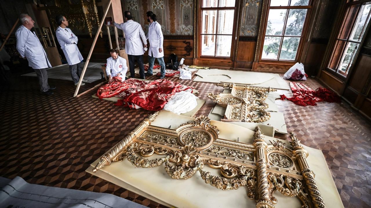 Bunların saray perdesi ustası olduklarına dikkati çeken Birsel, şöyle devam etti: