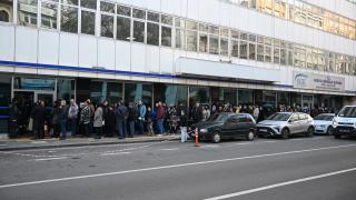 EYT'li vatandaşlar SGK önünde yoğunluk oluşturdu