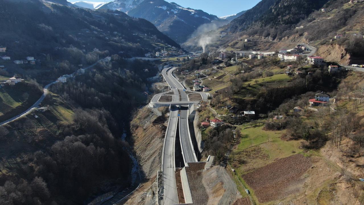 Tünel bağlantı yollarındaki Dengeli Konsol Köprüler projeye farklı boyut getiriyor