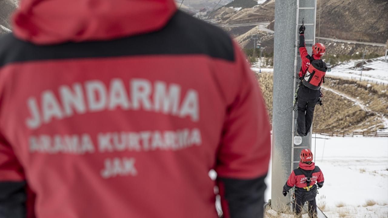 Eğitim tatbikatlarını aksatmıyorlar