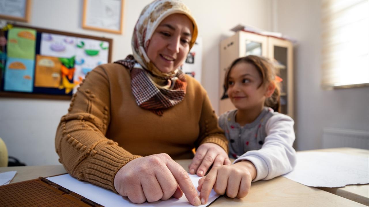 "Baktık olmuyor biz de evde öğrenmeye başladık"