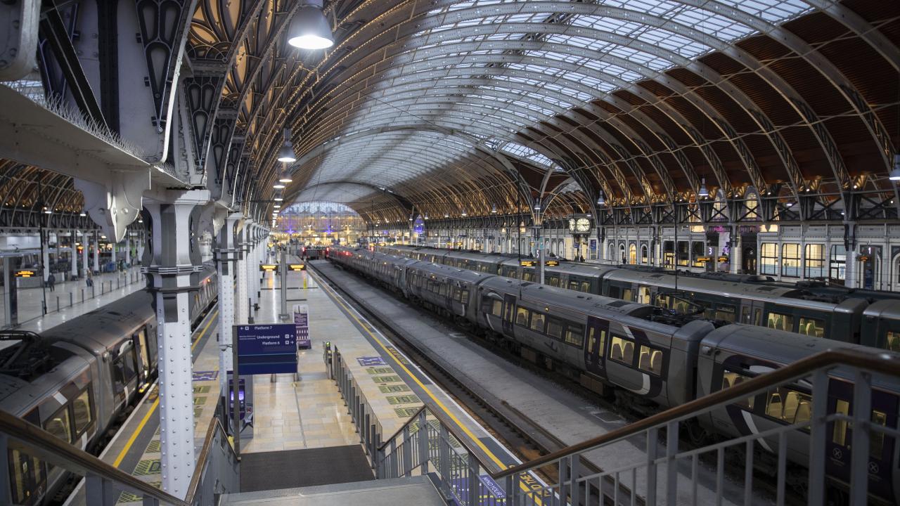 Hükümet, masada "adil ve makul maaş teklifi" olduğunu savunuyor