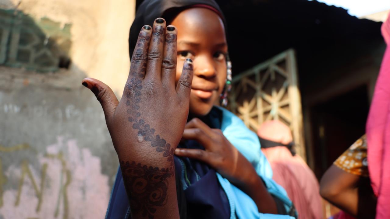 Kına genellikle mutlu anların ilanı için kullanılıyor