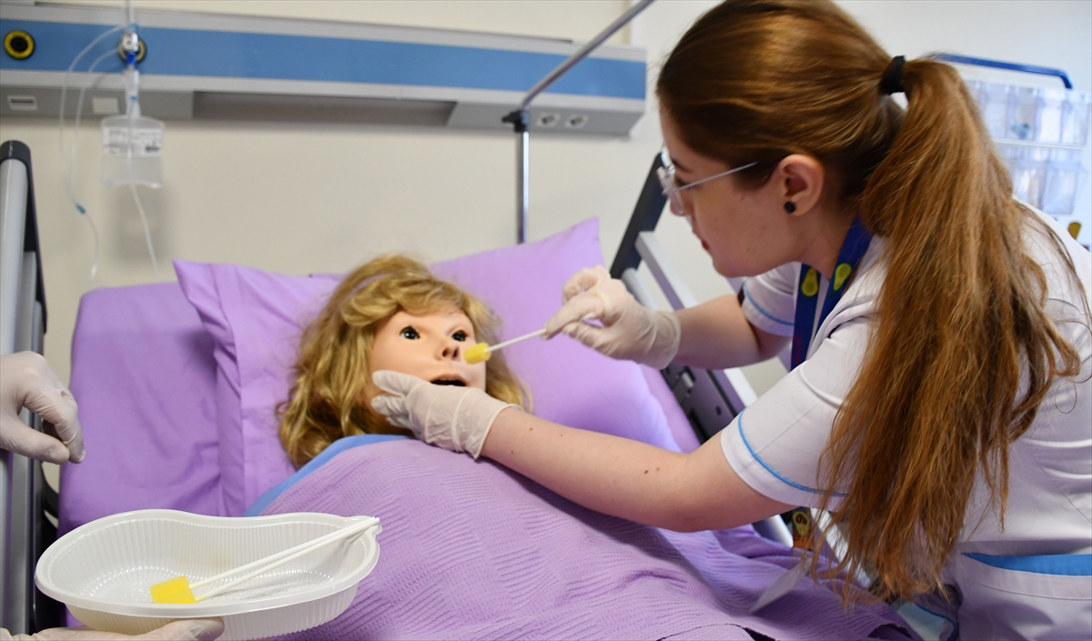 Gerçek hastaların tıbbi belirtilerini yansıtıyor