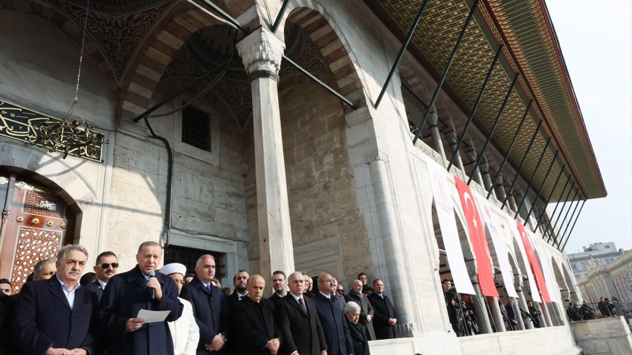 Cumhurbaşkanı Erdoğan, Yeni Cami`deki anısını anlattı