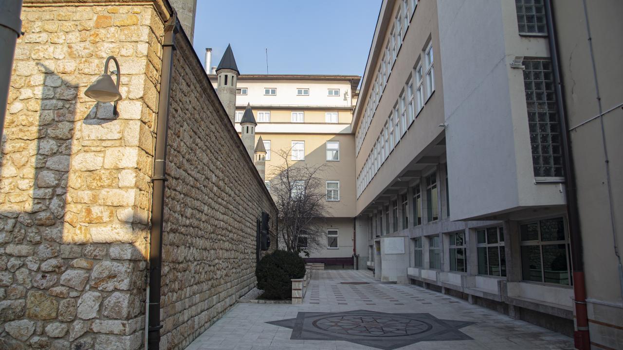 Gazi Hüsrev Bey, medreseyi annesi için yaptırdı