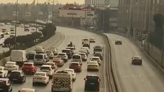 Düğün konvoyu 4 şeritli yolu trafiğe kapattı