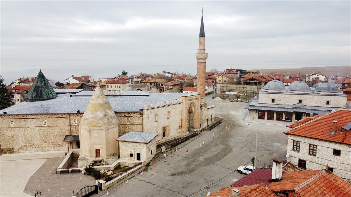 İçinde zamanın durduğu mekan: Eşrefoğlu Camisi