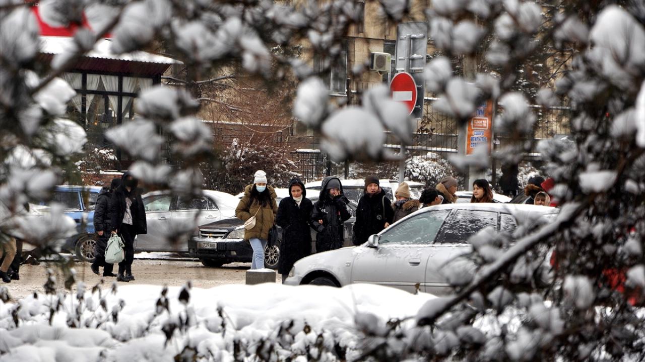 Yeni yıl tatili soğuk hava nedeniyle 16 Ocak`a uzatıldı