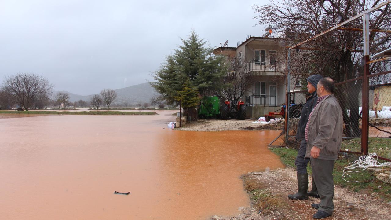 "Hayvanlarım iki gündür su altında"