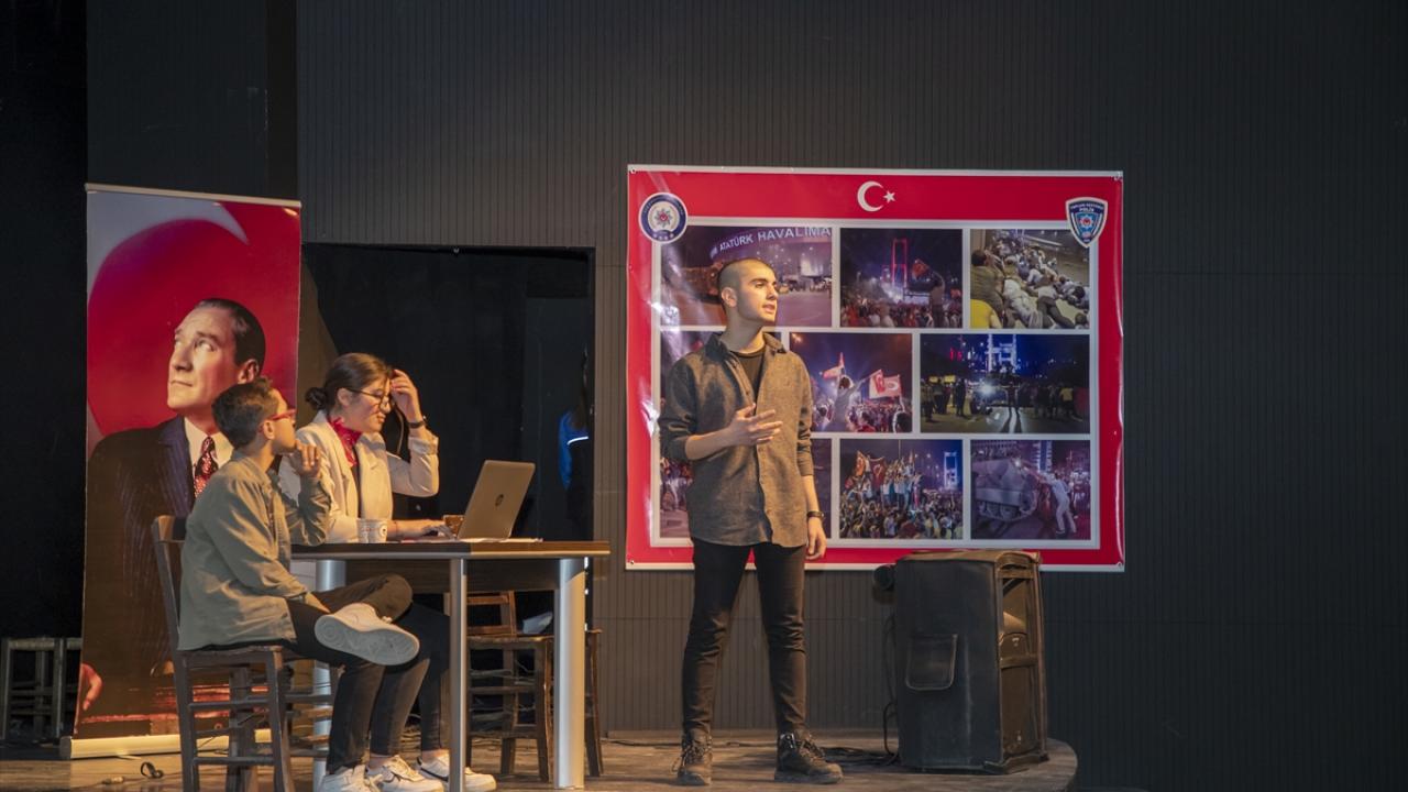 "Gençlerimizin mutluluğu bizi sevindiriyor"